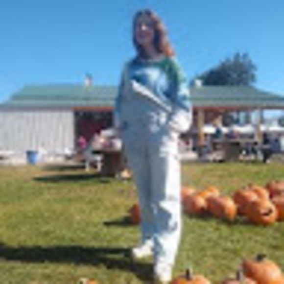 Meet your Posher, Jenna - Picture 1 of 1